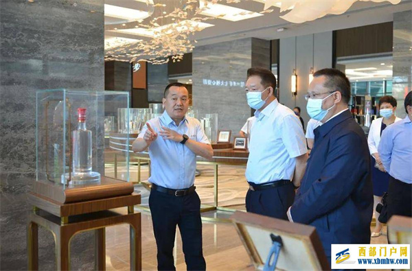 泸州市委书记杨林兴带队调研泸州老窖|擦亮泸州城市品牌名片!(图1) 泸州市委书记杨林兴带队调研泸州老窖|擦亮泸州城市品牌名片!(图1)