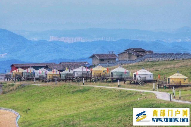 黔南龙里油画大草原:高山草甸游牧风情(图1) 黔南龙里油画大草原:高山草甸游牧风情(图1)