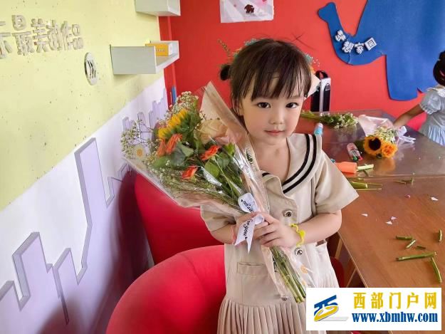 成都市温江区万春镇天乡路社区关工委开展“童心绘创城 ?花香映文明”主题活动(图1) 图片1.jpg