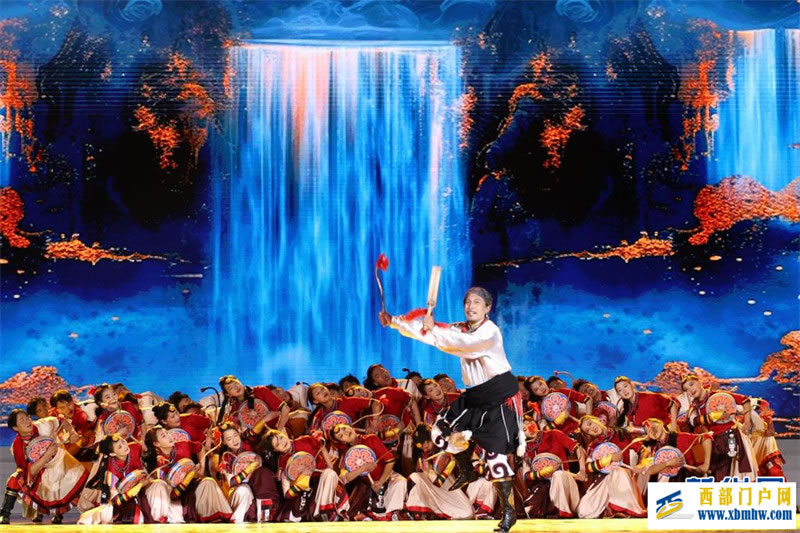 西藏林芝桃花节开幕:一起“桃”醉高原春天里(图5) 西藏林芝桃花节开幕:一起“桃”醉高原春天里(图5)