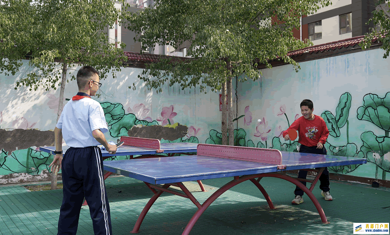 课间“10+5”兴庆区孩子都在干啥(图1) 课间“10+5”兴庆区孩子都在干啥(图1)