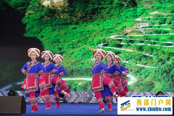 第七届“茅台王子”全国广场舞大赛总决赛举办(图6) 第七届“茅台王子”全国广场舞大赛总决赛举办(图6)