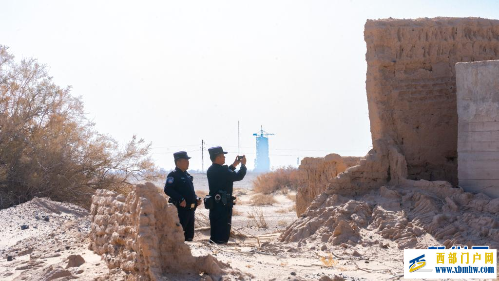 阿拉善边境管理支队全力护航神舟二十一号载人飞船发射任务(图1)