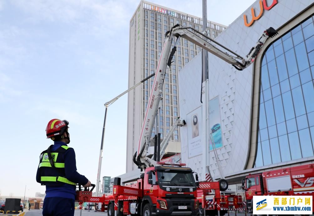 宁夏消防总队开展大型商业综合体灭火救援实战演练(图1)